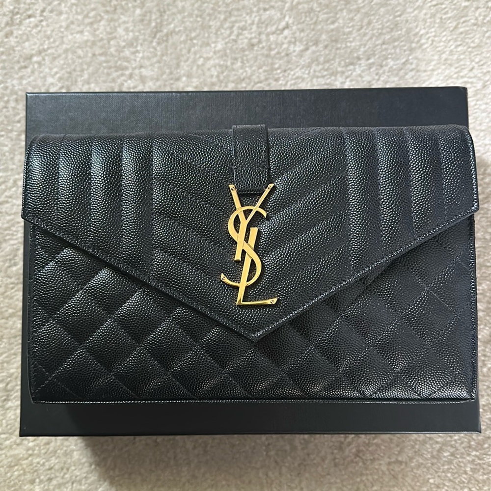 Envelope Triquilt YSL Wallet on Chain in Grained Leather Black